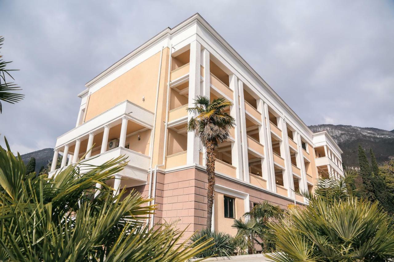 Old Gagra Hotel Εξωτερικό φωτογραφία
